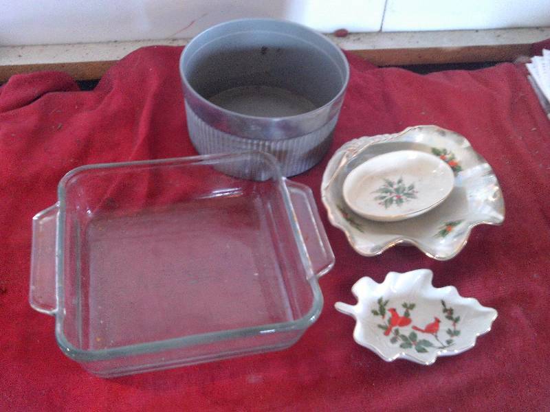 COLLECTIBLE GLASSWEAR AND BAKING PAN