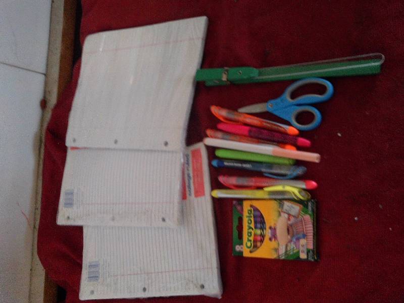 LOOSE LEAF PAPER AND WRITING SUPPLYS