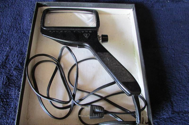 Lighted Magnifying Glass