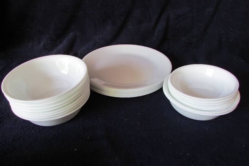 Set of Corelle Dishes