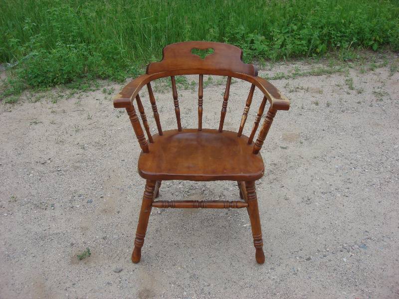 lot 8 image: dining chair