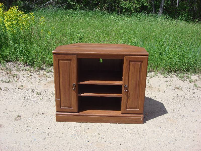 lot 14 image: TV stand