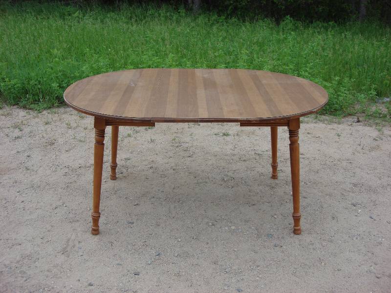 lot 16 image: dining table