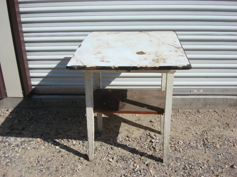 lot 17 image: vintage table