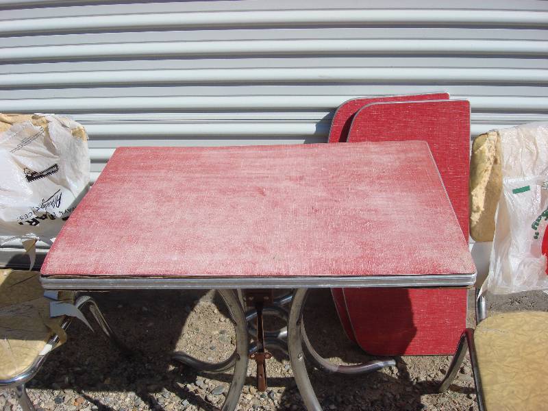 lot 18 image: vintage dropleaf table