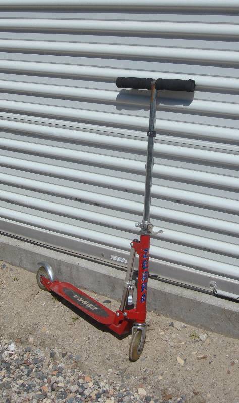 lot 34 image: scooter