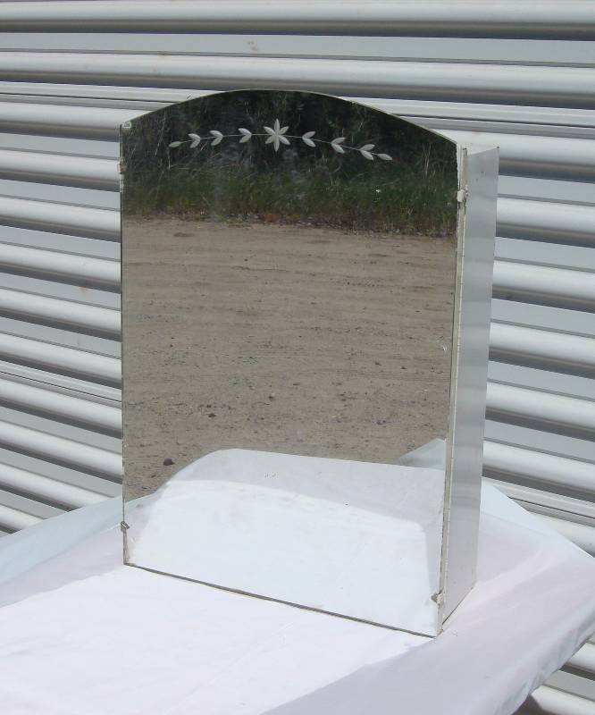 lot 39 image: large medicine cabinet