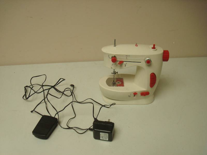 Small Sewing Machine, Seems To Works...