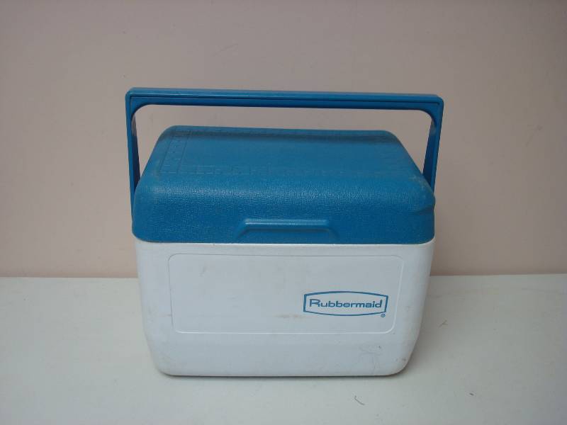 Rubbermaid Carry Cooler...