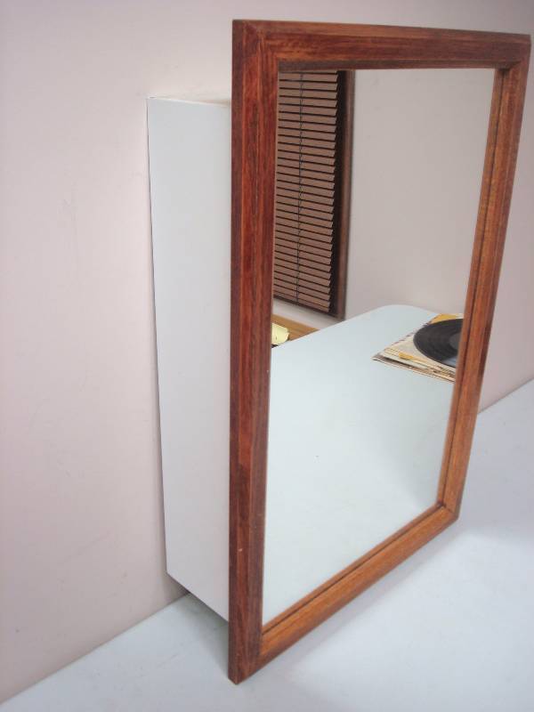 Bathroom Medicine Cabinet, Good Condition, Ne...