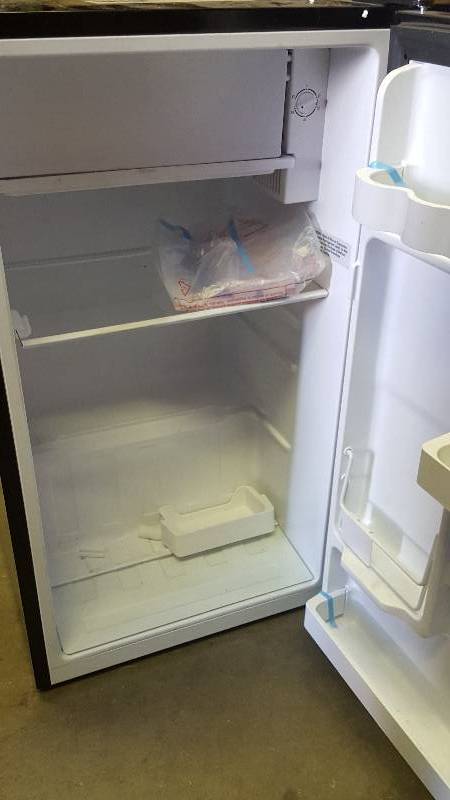 Haier 3.3 cu ft Refrigerator, Black Model  HC33SW20RB