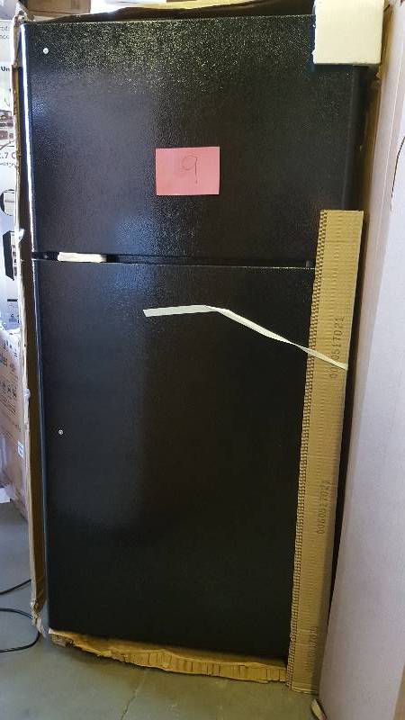 Haier HT21TS52SB Refrigerator 15.36 Cu. Ft. Energy Star  Qualified, with Frost Free Freezer Black New