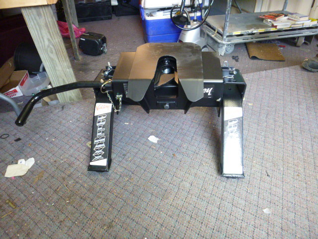 lot 3 image: Valley Pull Maxx 5th Wheel Hitch