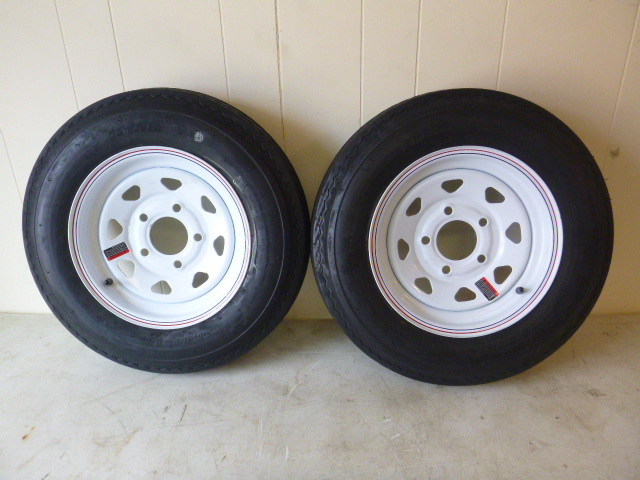 lot 4 image: 2 New Trailer Tires