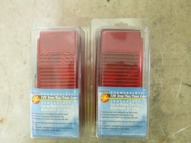 lot 25 image: 2 Blazer Submersible StopTailTurn Lights