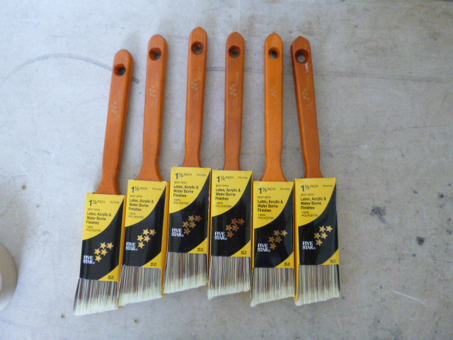 lot 128 image: 6 Five Star Paint Brushes