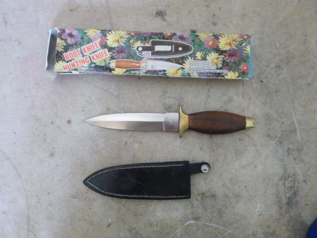 lot 138 image: Boot Knife Hunting Knife