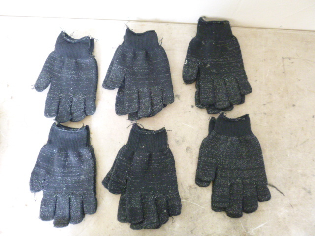 lot 141 image: 6 Pairs of Gloves
