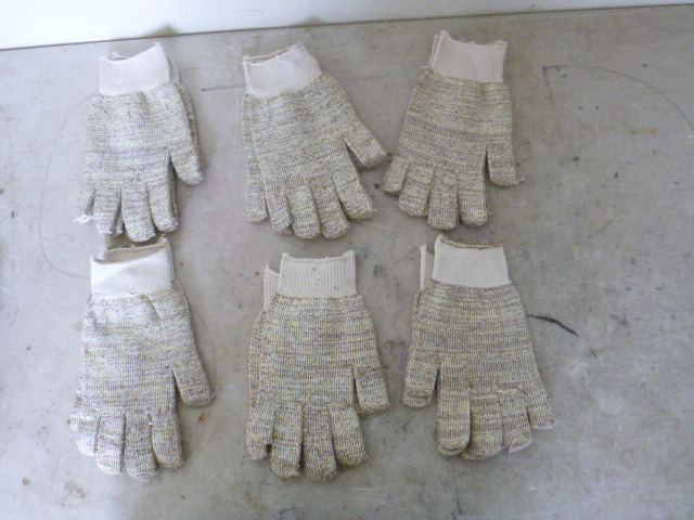 lot 143 image: 6 Pairs of Gloves
