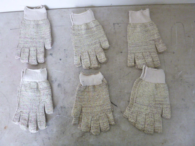 lot 144 image: 6 Pairs of Gloves