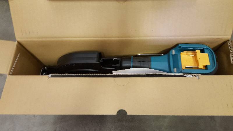 lot 3 image: Makita 18-Volt LXT Lithium-Ion 12 in. Cordless Auto-Feed Screwdriver (Tool-Only) model Model # XRF01Z New