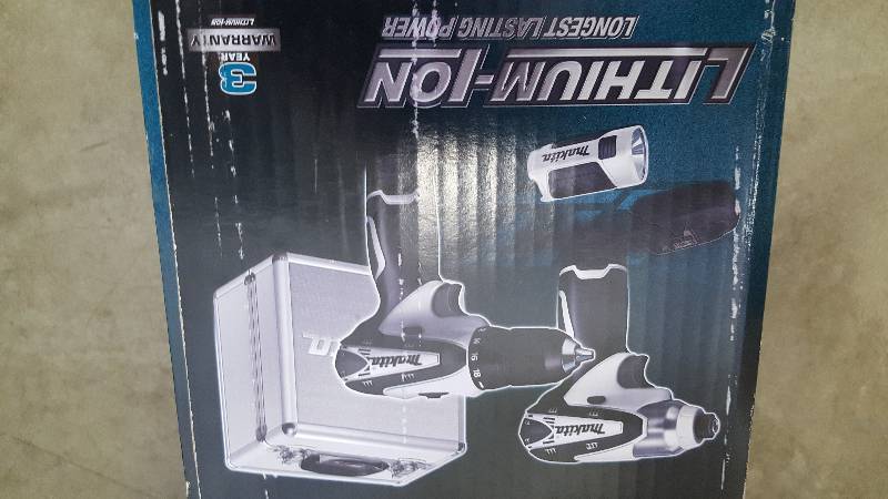 lot 10 image: Makita 12-Volt Max Lithium-Ion Cordless Combo Kit Model # LCT314W New