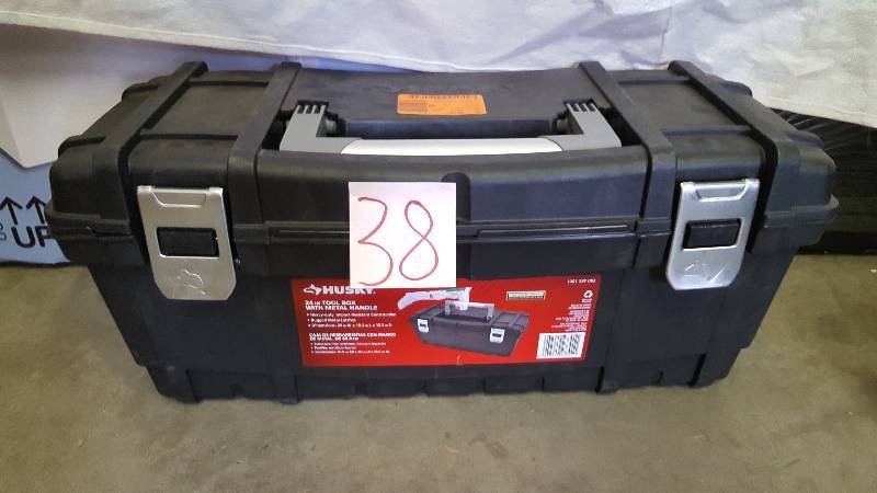 lot 38 image: Husky 24 in. Tool Box, Black New
