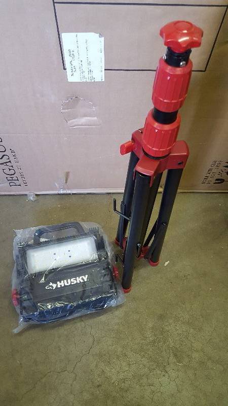 lot 54 image: Husky 5 ft. 2500 Lumen Multi-Directional LED Work Light New