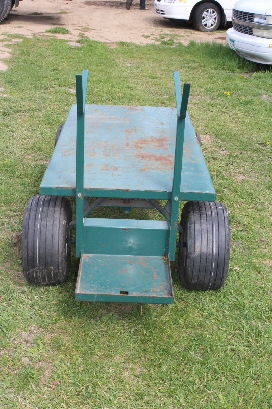 lot 6 image: Yard  Garden Cart
