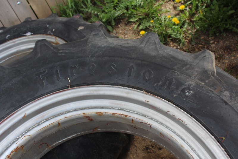 lot 7 image: Pair of Tires  Wheels 16.9 - 34