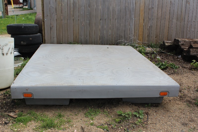 lot 21 image: Large Floating Platform