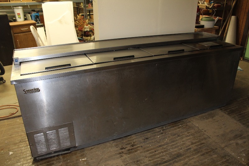lot 3 image: Superior Bottle Beer Cooler