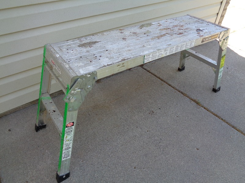 lot 10 image: Aluminum Scaffold  Work Platform