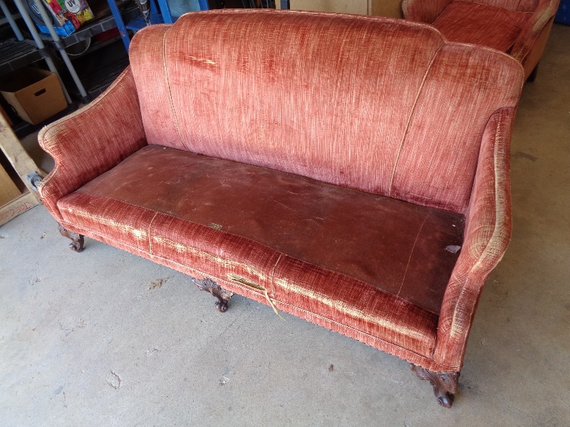 lot 13 image: Vintage Couch