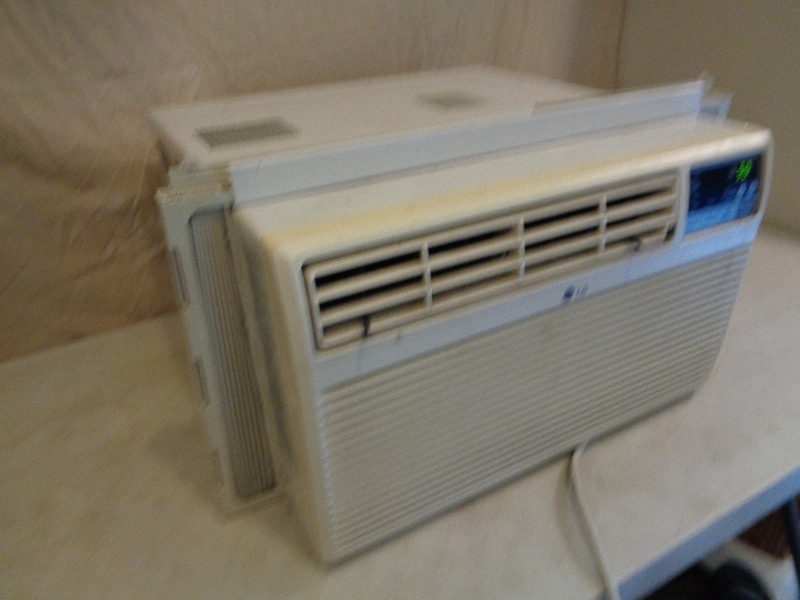 lot 22 image: LG Window Air Conditioner
