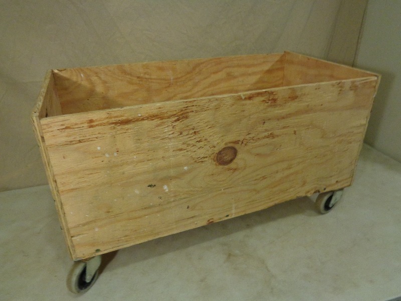 lot 34 image: Plywood Crate on Wheels