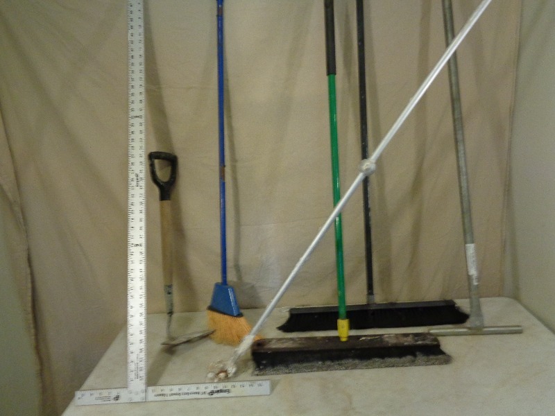 lot 62 image: Long Handle Tools