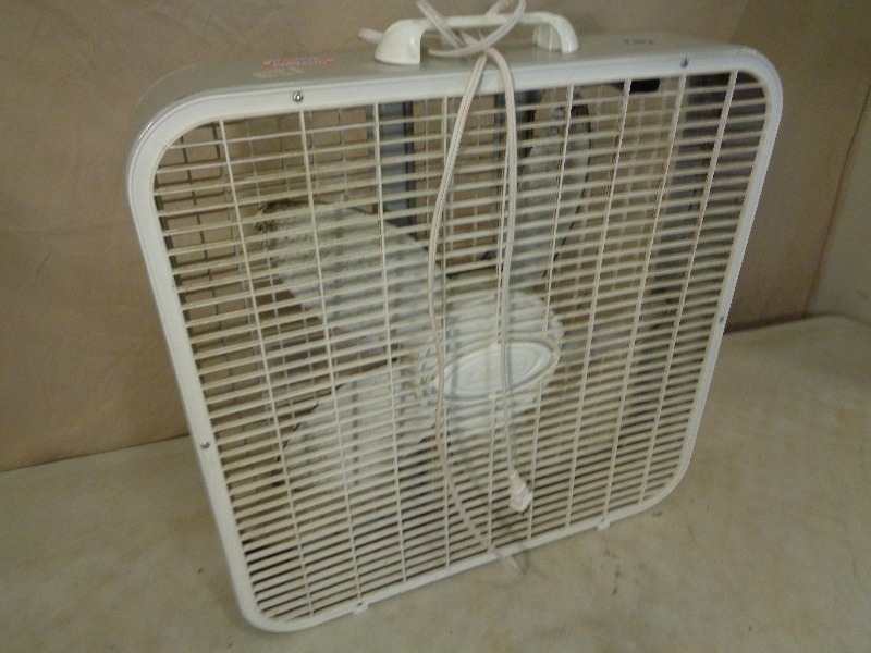 lot 75 image: Box Fan