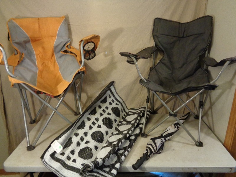 lot 84 image: 2 Chairs and Outdoor Rug