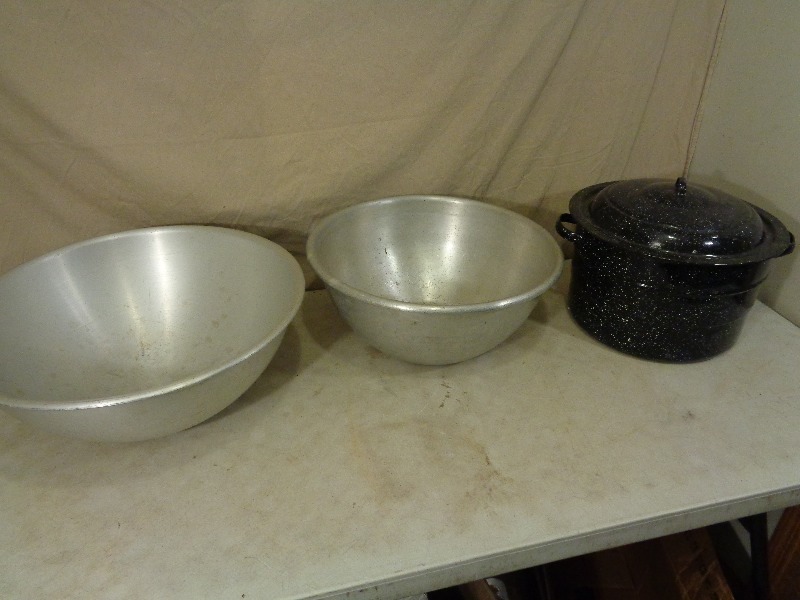 lot 107 image: Canning Pot, Large Aluminum Bowls