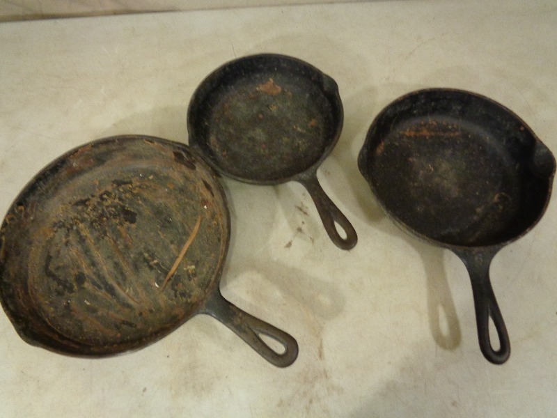 lot 117 image: 3 Cast Iron Skillets
