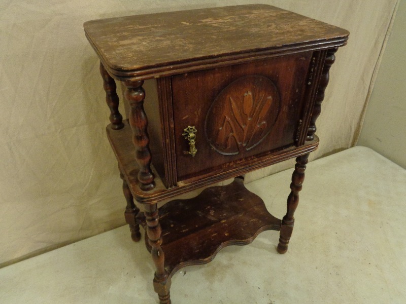 lot 125 image: Copper Lined Cigar Cabinet
