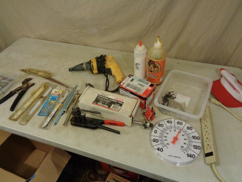 lot 135 image: Drywall Screw Gun, Flaring Tool, Blades, Etc