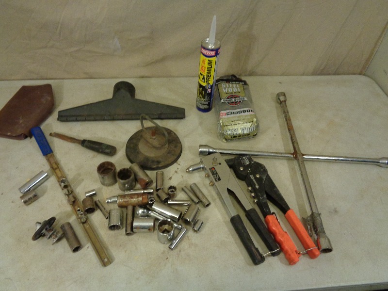 lot 136 image: Rivet Guns, Sockets, Etc