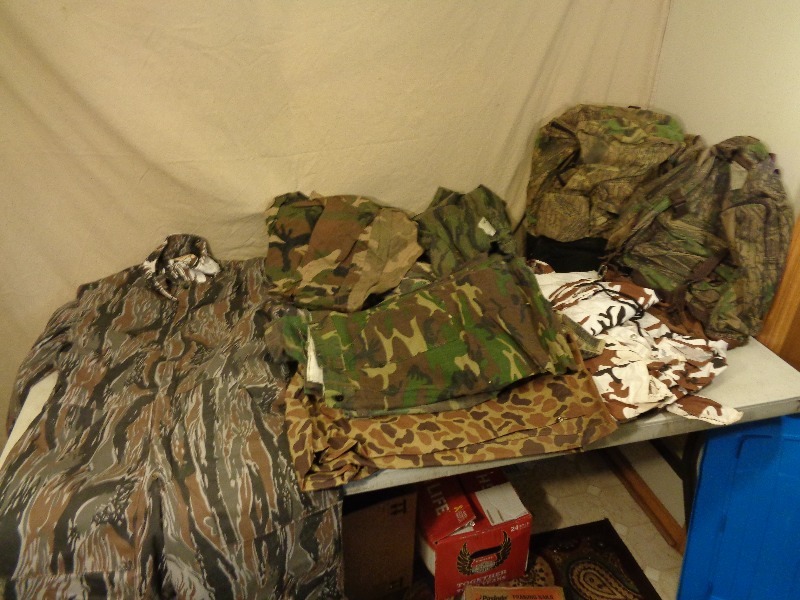 lot 139 image: Camo Hunting Clothes
