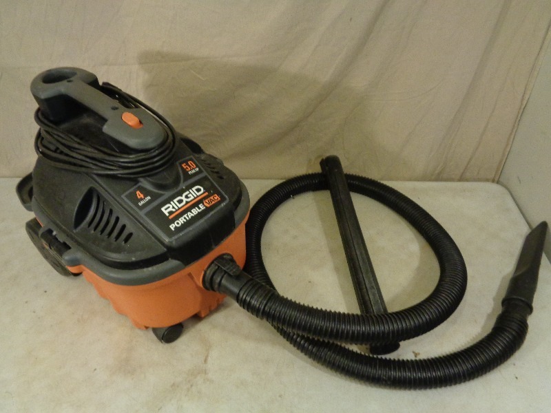 lot 142 image: Rigid Portable Shop Vac