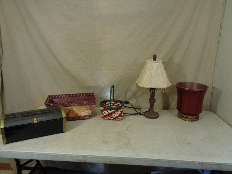 lot 173 image: Household Items