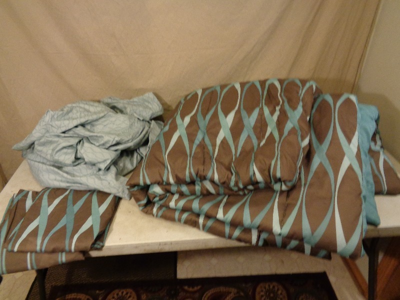 lot 177 image: King Bed Set