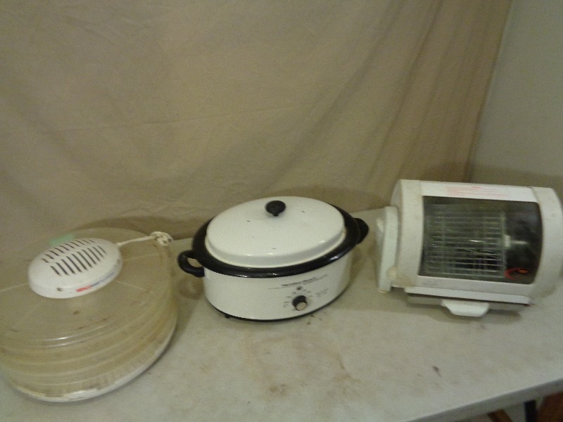 lot 179 image: Roaster, Food Dehydrator, and More