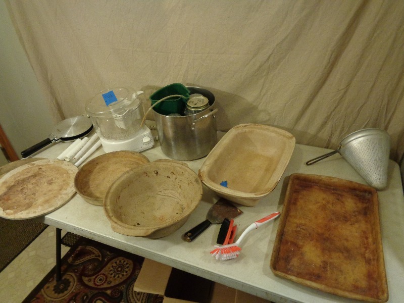 lot 184 image: Pampered Chef, Kitchen Items, and More